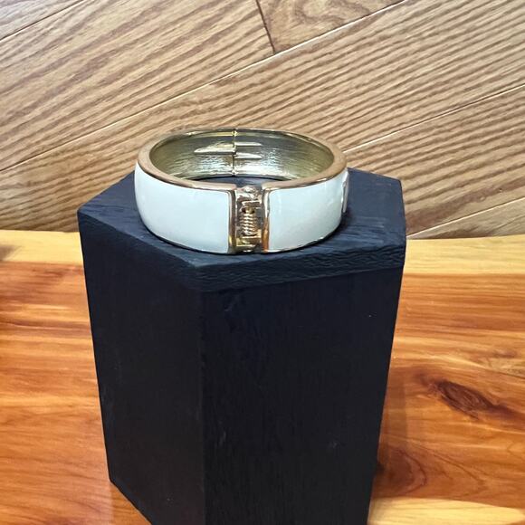 FORNASH Horse Bit White Enamel & Crystal Hinged/Clamper GoldTone Bangle Bracelet - Picture 5 of 8